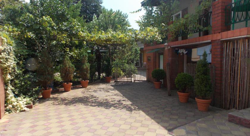 Гостиница Евгения Лоо