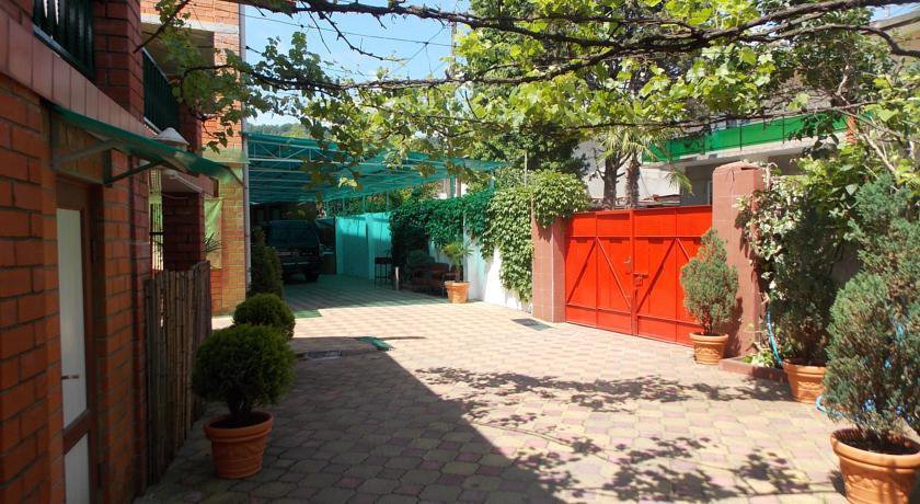 Гостиница Евгения Лоо